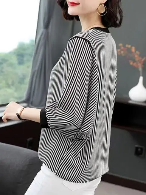 

Elegant plus Size Mommy Top Black White Stripes Loose Base Layer Seven-Quarter Sleeve Polyester Fiber Casual Wear