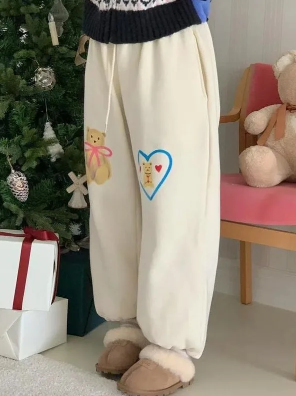 بنطلون رياضي فضفاض مبطن بالصوف بتصميم عتيق مع رسومات الفراشات اللطيفة وعقدة وقلب كريمي اللون، بنمط الشارع للنساء، سميك لربيع ...