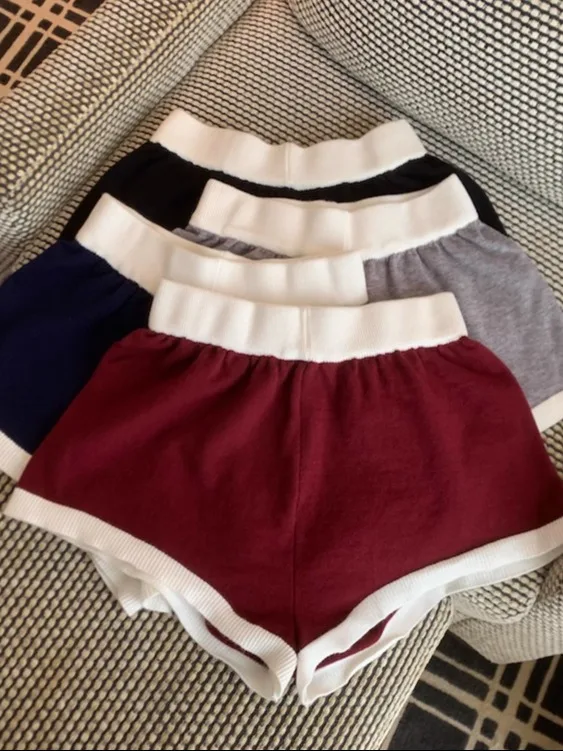 กางเกงลำลองเอวสูงถักนิตติ้งสำหรับผู้หญิง ฤดูใบไม้ร่วง 2025 รุ่นใหม่ สีสันสดใส ทรงขากว้าง ดีไซน์ต่อผ้าสุดเก๋