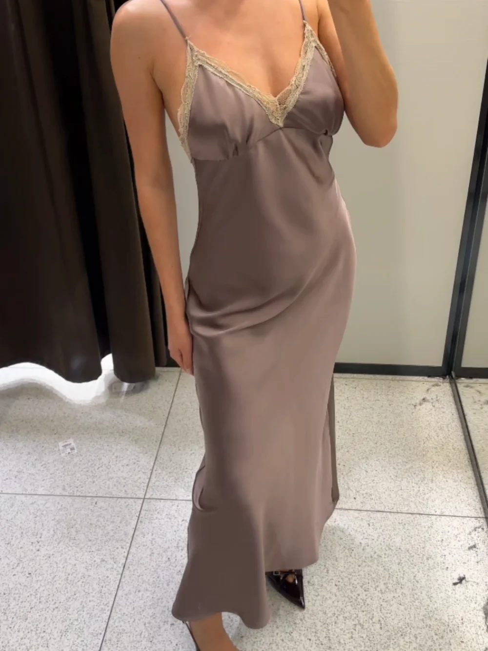 เดรสลูกไม้เซ็กซี่ผ้าซาตินเปิดหลังสำหรับผู้หญิง สไตล์มิดิ เหมาะสำหรับงานปาร์ตี้ งานแต่งงาน แขกในงาน วันหยุด ฤดูใบไม้ผลิ ฤดูใบไม้ร่วง แฟชั่นปี 2025