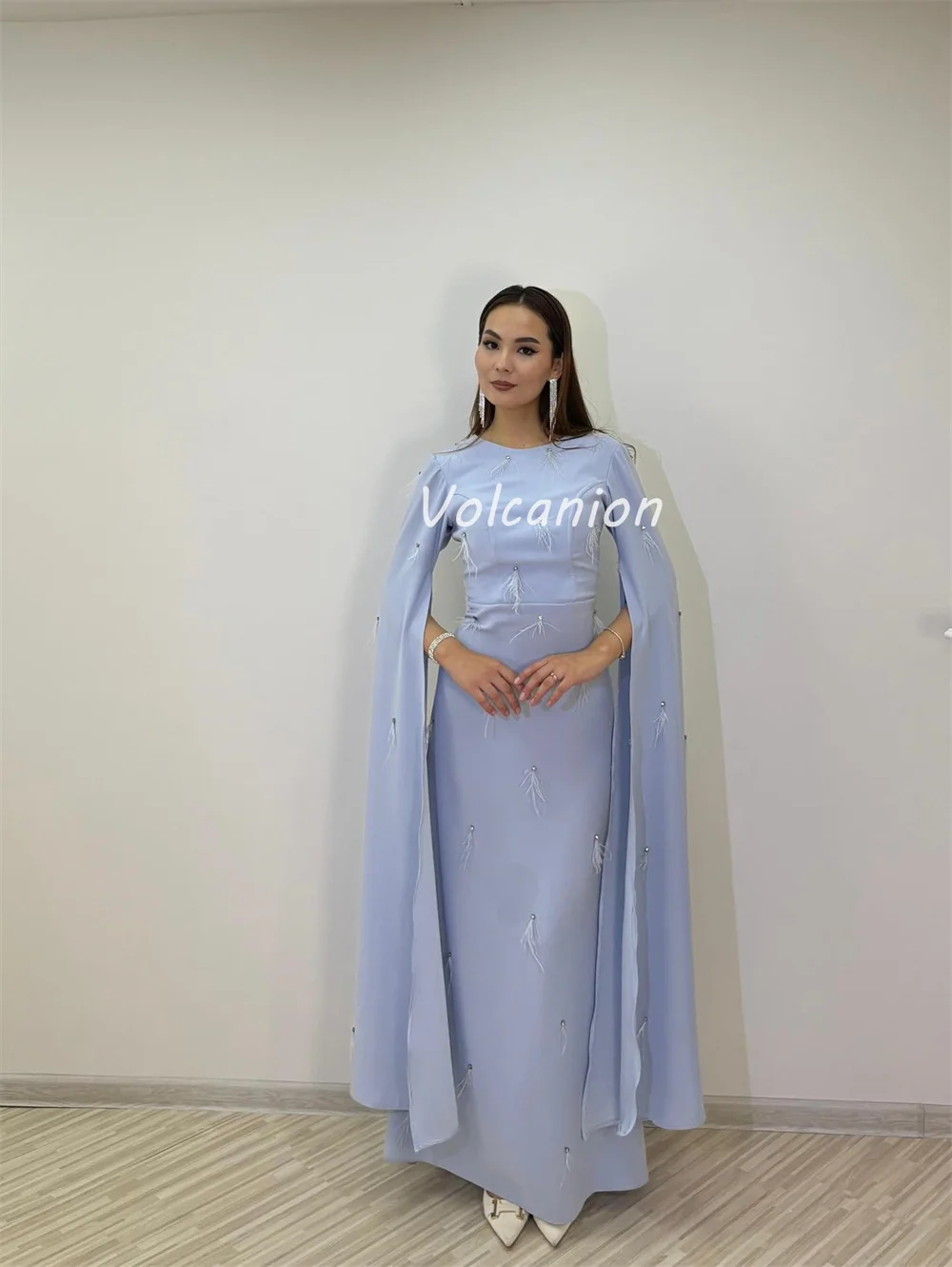 カスタマイズされたファッション高品質ジャージフェザーラインストーンプリーツストレートスクープネックロングドレスオーダーメイドオケージョンドレスフォーマル