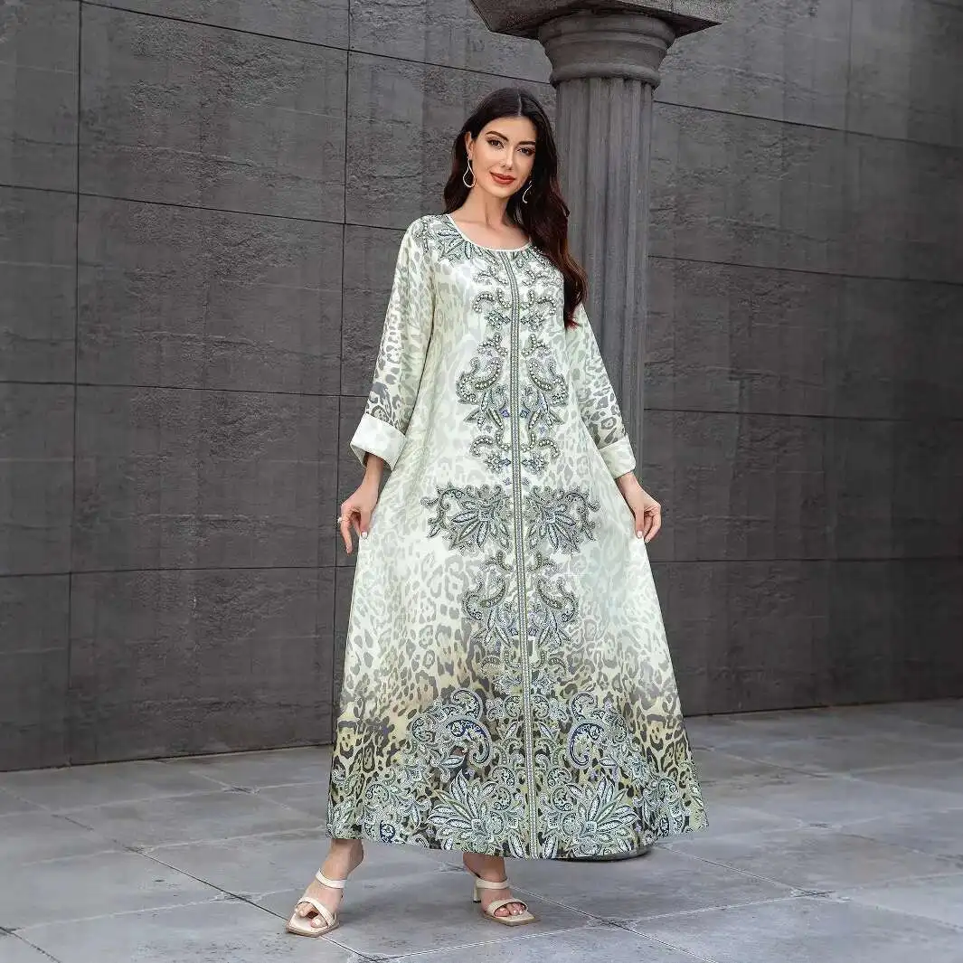 Sw1112 ผู้หญิงมุสลิมยาว Robe เสือดาวพิมพ์ลูกปัด Rhinestone ผู้หญิงชุดยาว Abaya Ramadan ดูไบหรูหราอิสลาม Elegant