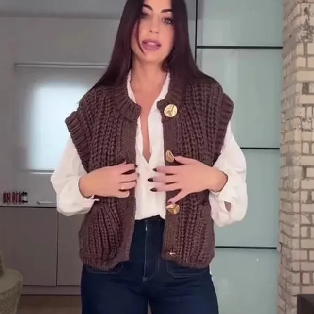 Women's Street Fashion Round Neck Knitted Vest Knit Vest In Brown With Gold Button Closure Sleeveless Cardigan For Women FRX2