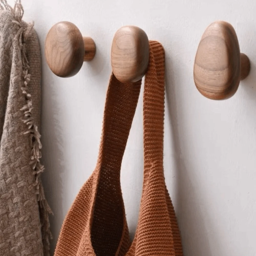 

4pcs Beech Walnut Wood Wood Hook Solid Wood Punch Free Hanging Hanger Simple Design Wood Handle Wall Hook Kitchen Organization