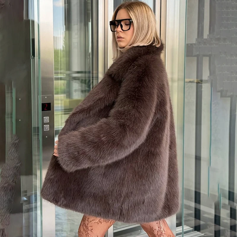 معطف نسائي شتوي 2025 عالي الجودة فاخر من الفرو الصناعي معطف سميك دافئ ملابس خارجية سترة طويلة من فراء الثعلب للفتيات الصلبة
