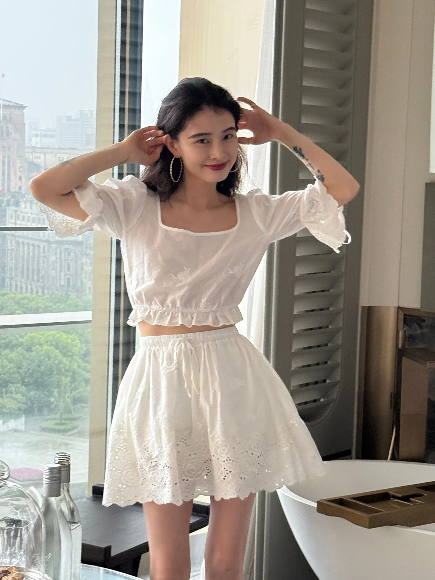 

Оригинальная серия Ninth Cloud White Rose: топ с вышивкой и ажурным дизайном, свободный крой, летняя мода для женщин.