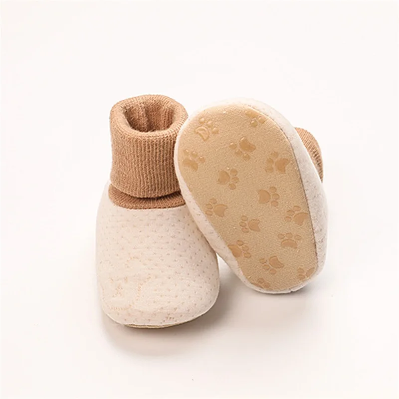 Adorable Heart sepatu bayi cetakan beruang, dengan sol anti selip sempurna untuk bayi laki-laki dan perempuan belajar berjalan