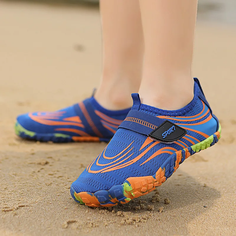 Scarpe da scoglio per bambini Ragazzi Ragazze Calzini da acqua a piedi nudi Sandali da esterno per interni ad asciugatura rapida Scarpe da ginnastica da passeggio leggere per la spiaggia