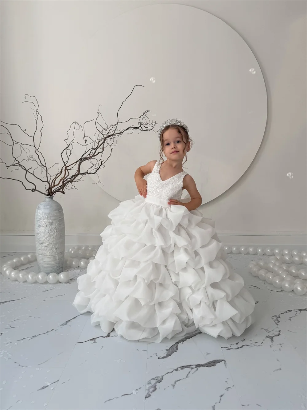 

Luxury Sequined Pleat A Line Long Ball Flower Girl Dress Spaghetti Strap Customized White Elegant First Communion Gown
