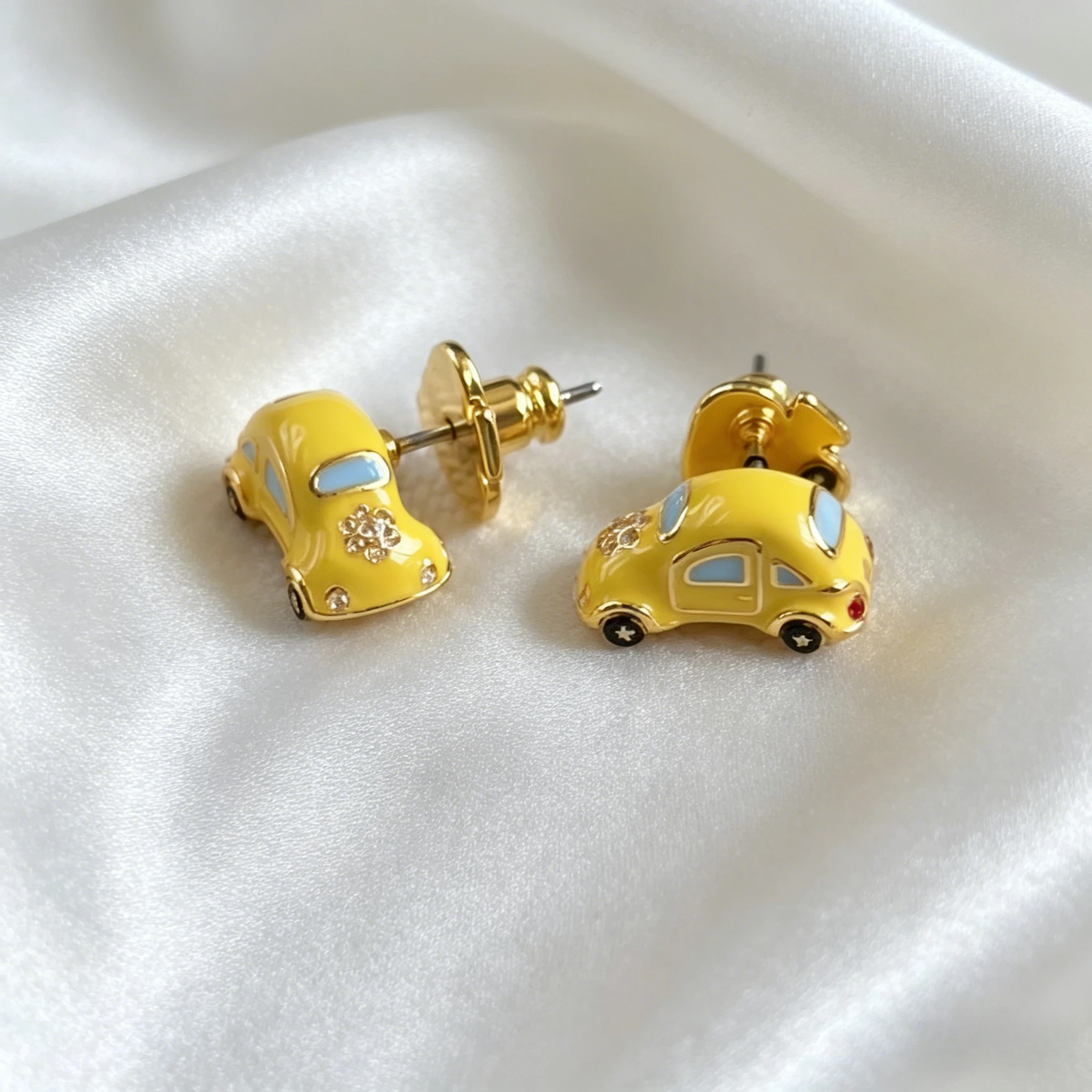 

VKVVA New Fashion Yellow Enamel Rhinestone Car Stud Earrings, Cute Cartoon Playful Symmetric Gold-plated Ear Jewelry for Women