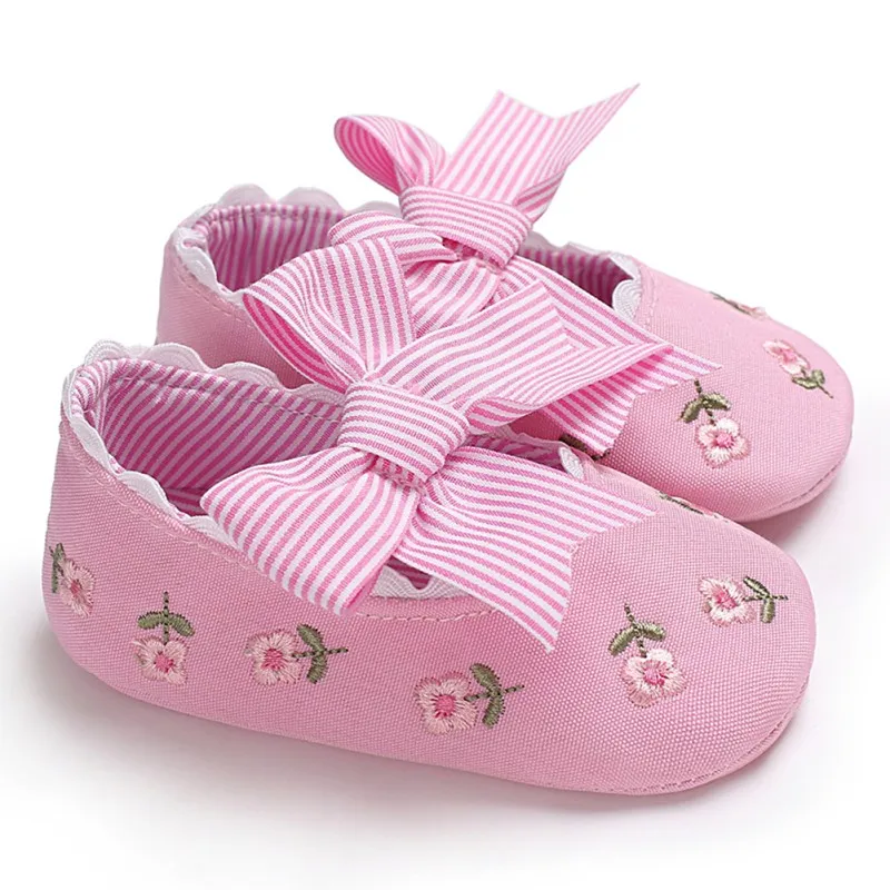 Chaussures en dentelle blanche brodée pour bébé fille, souliers pour enfant, nouveau-né, semelle souple, antidérapant, premiers pas, premiers pas