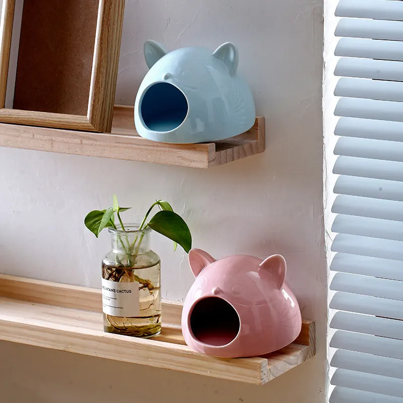 Ceramic hamster nest for summer cooling and heat dissipation. Golden bear hiding house decoration