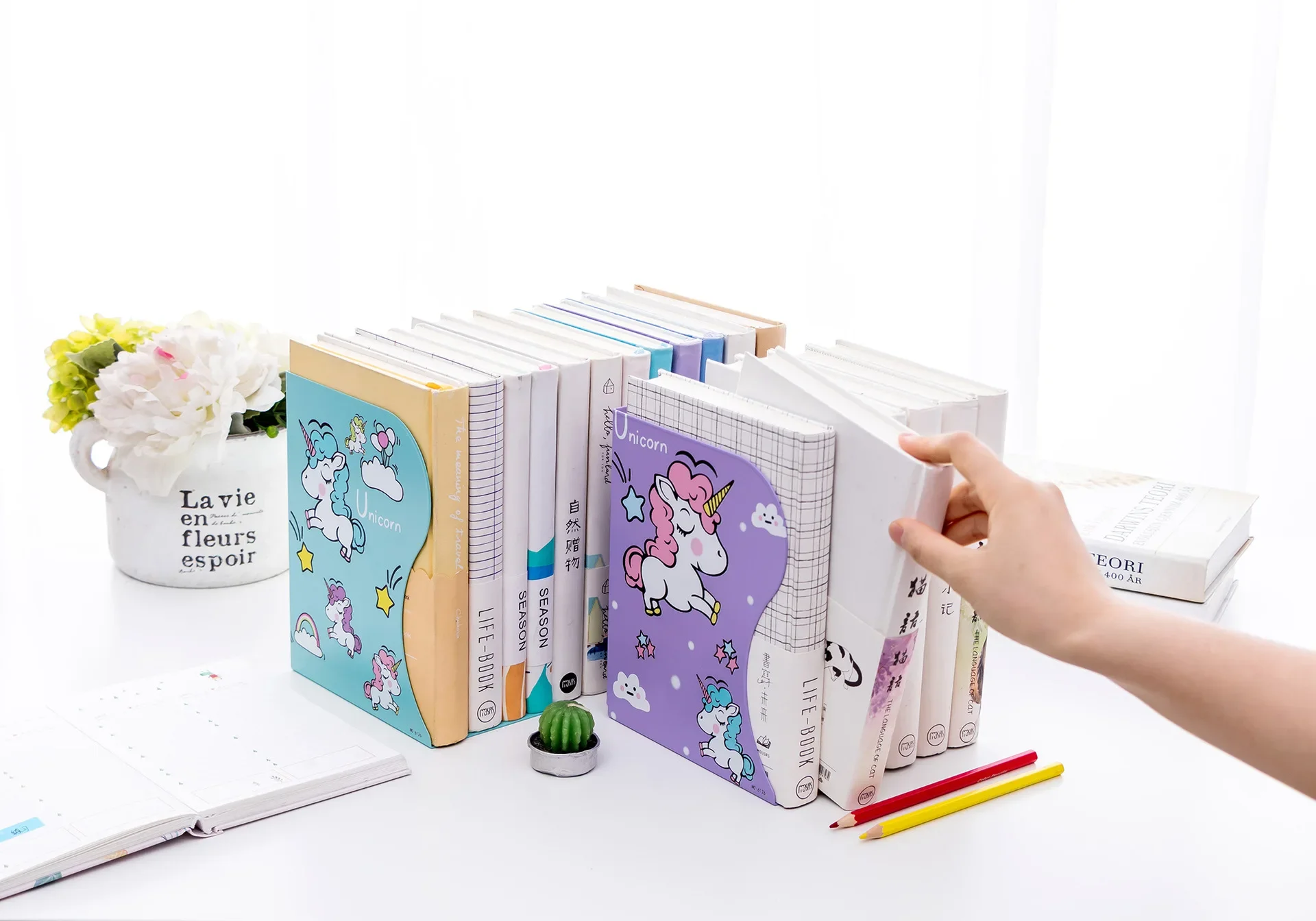 Modern Desktop Bookshelf Book Holder Creative Telescopic Desktop bookends Book Storage Rack Flexible Bookshelf for Home Use