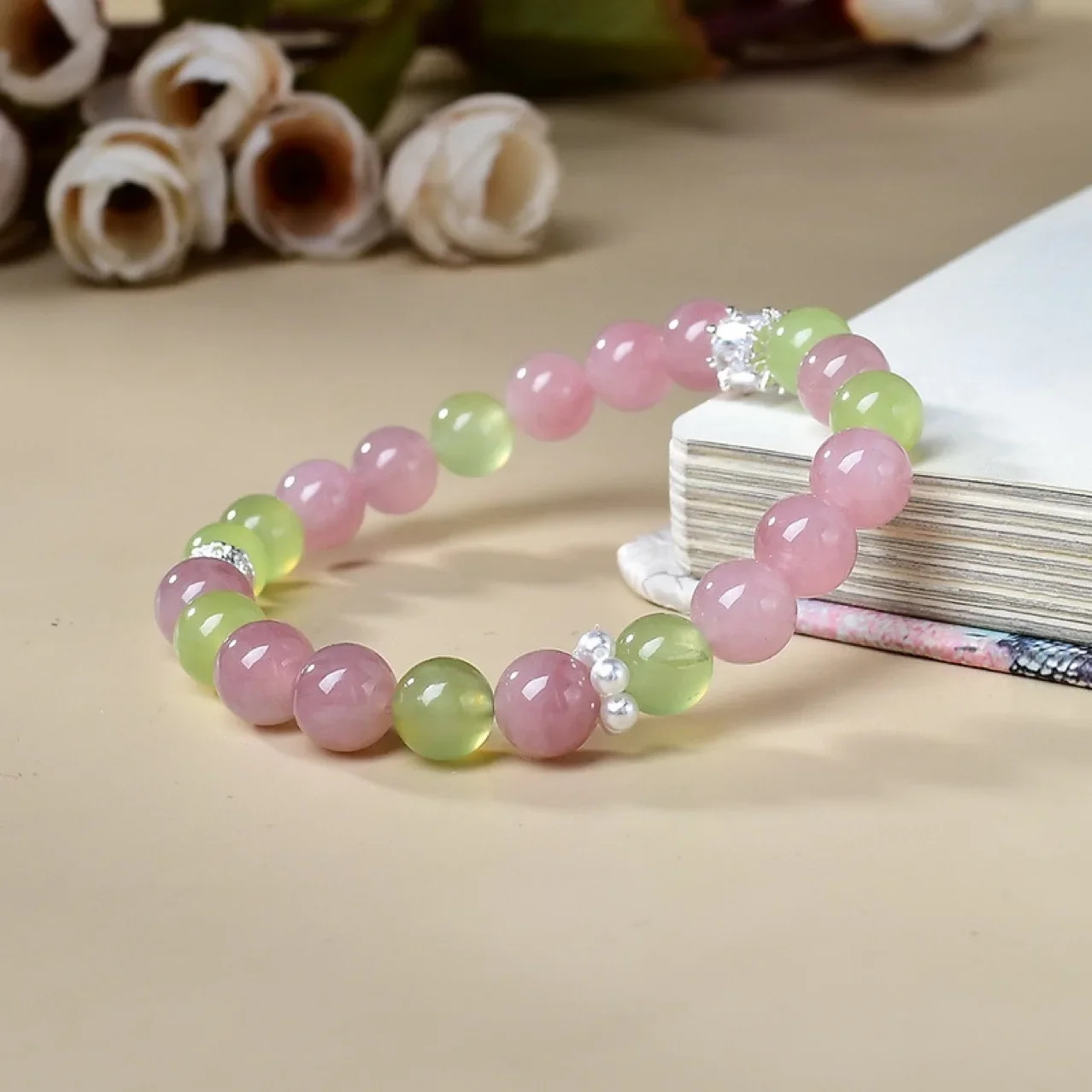 

Natural Green Grapes Milk Cover, Powder Crystal Bracelet, Women's Light Luxury Fashion Lucky Bracelet Original Design