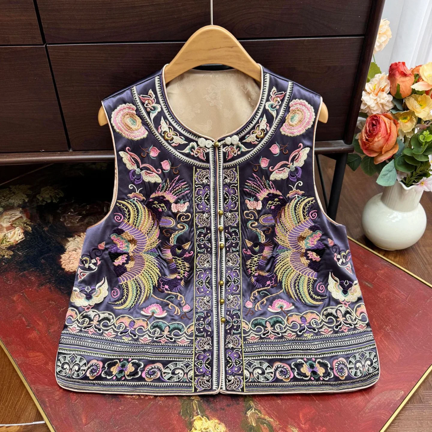 Chinese Style Luxury Embroidered Vest Women Sleeveless Coat Vintage Button Cheongsam Tops Waistcoat Tang Style Loose Outwear