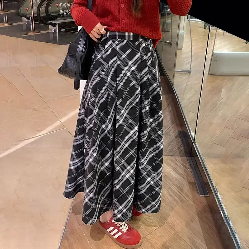 

High waisted retro mid length skirt with large swing plaid umbrella skirt and pocket plaid skirt for women in autumn and winter