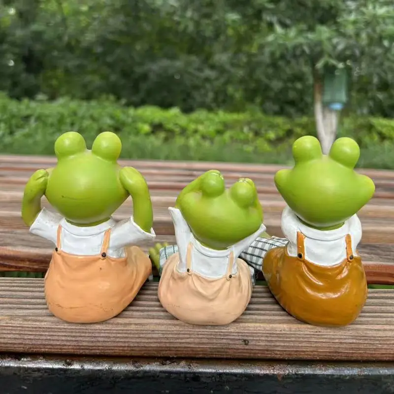 لا تستمع، لا تبدو، لا تتحدث زخرفة الضفدع