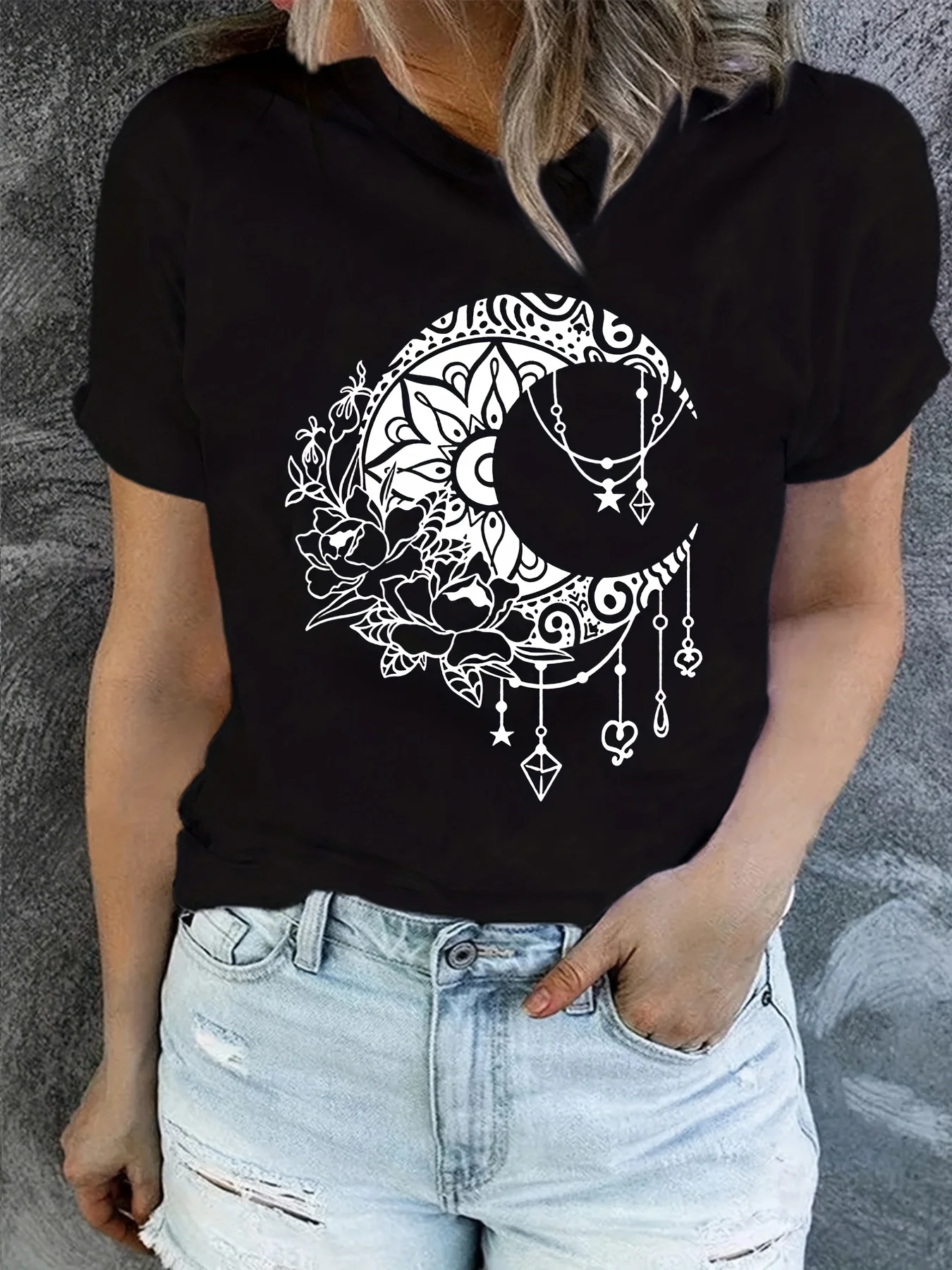 تي شيرت نسائي أسود بطبعة الهلال والقمر والنجوم، تي شيرت صيفي كاجوال قابل للتمدد مع رقبة دائرية وأكمام قصيرة