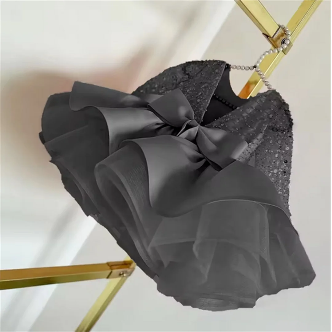 فساتين زفاف مخصصة لعيد الميلاد لفتاة الزهور فستان جديد لحفلات أعياد الميلاد من شبكة ترتر ورقبة على شكل حرف V من التول فستان كعكة منفوش خاص