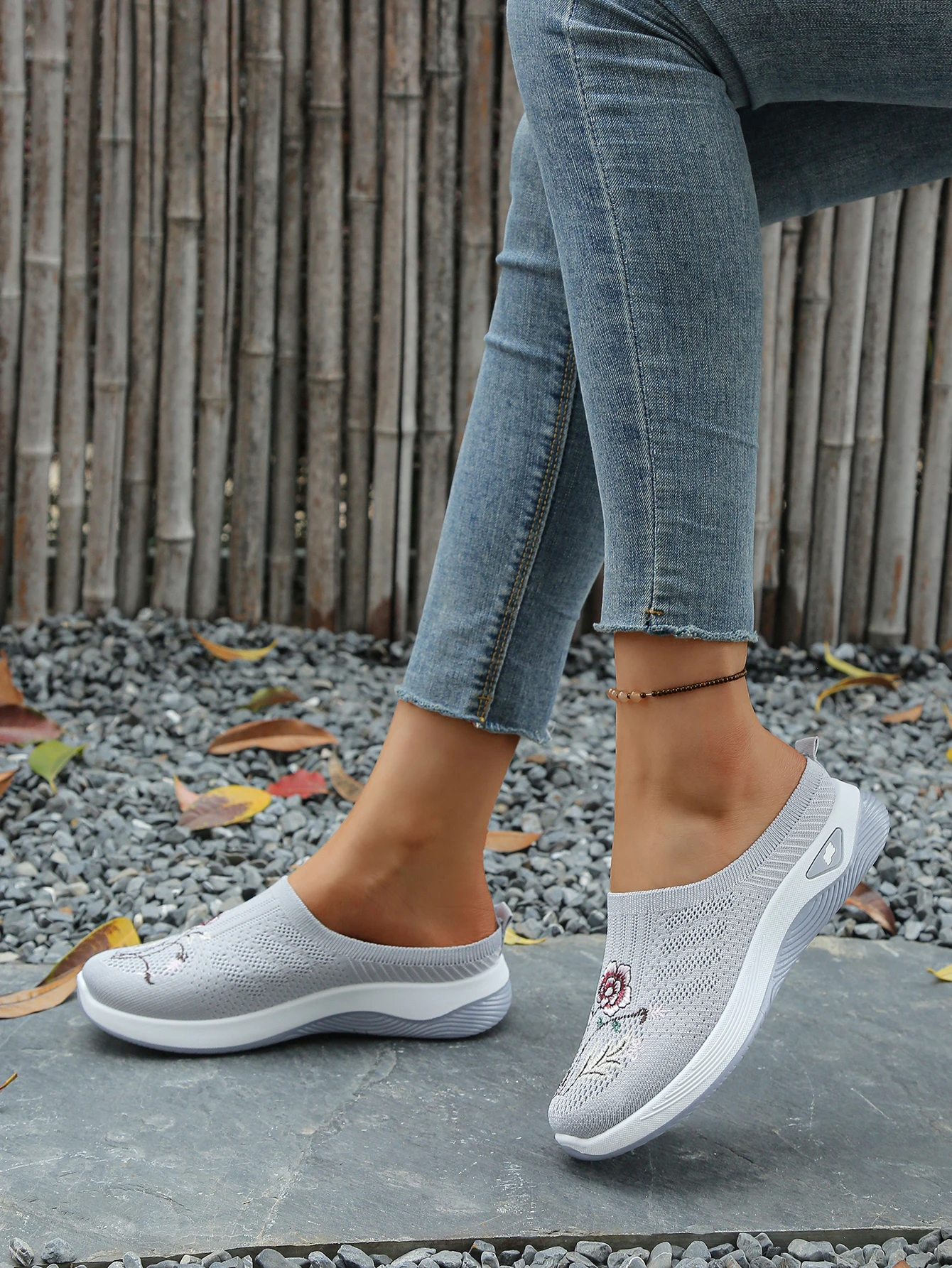 Große Größen Damen Rückenfreie Plateau-Sneaker mit Blumenstickerei, Mesh-Slipper, rutschfeste, bequeme Freizeit-Slipper für Senioren zum Gehen – Detail 11