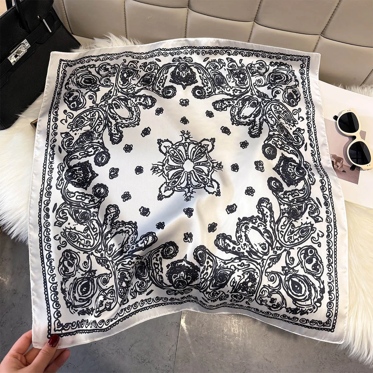 

Новый шелковый платок-хиджаб с узором пейсли 2026 года, квадратный шарф для женщин, мягкий платок на шею, модный аксессуар, шелковая косынка