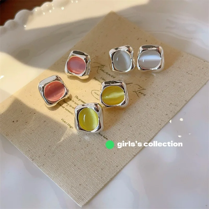 

Dopamine Colorful Cat Eye Stone Stud Earrings for Women, Fresh and Exquisite Small Geometric Earrings, Sweet Fashion Jewelry