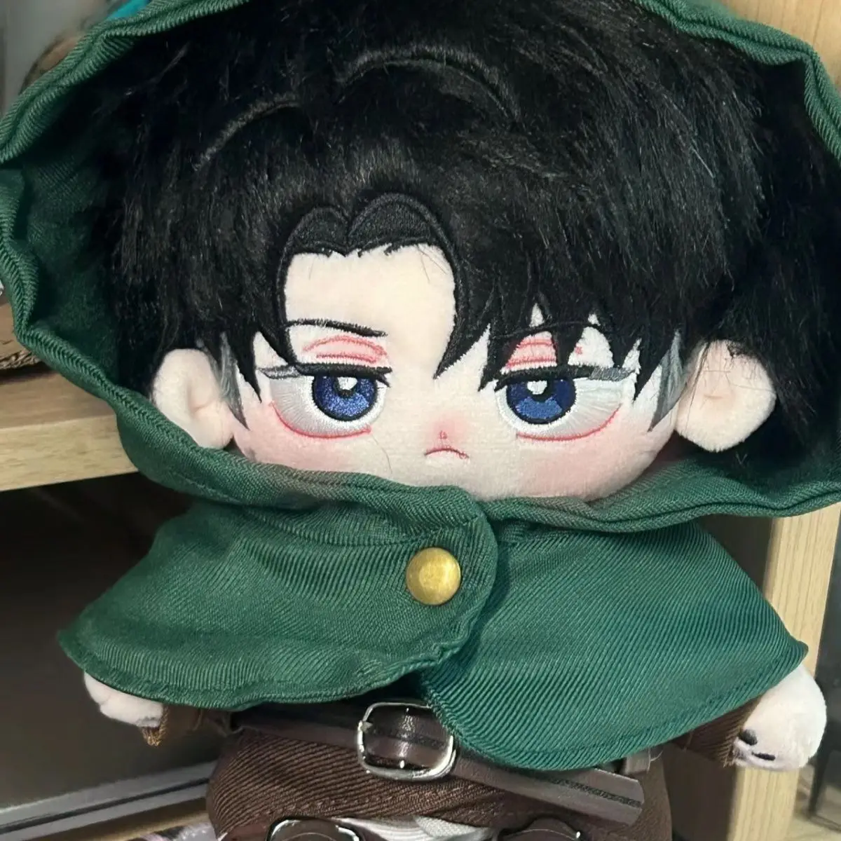 ของเล่นตุ๊กตาหุ่นกระบอกยัดนุ่น20ซม. Levi ตุ๊กตาผ้าน่ารักคอสเพลย์อะนิเมะจู่โจมแบบไททันแต่งตัวสำหรับแฟนๆเป็นของขวัญให้สะสม