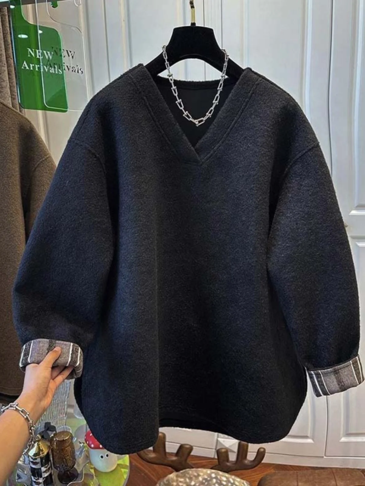 Korean Design V-Neck Thickened  Color Hoodie Women's Autumn Winter New Style Versatile Fleece-Lined Fashionable Top