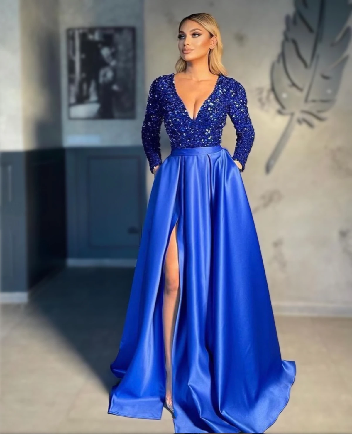 

Sexy Royal Blue V-neck Prom Dresses Sequin A-line Long Sleeve Wedding Party Dresses Slit Women Formal Evening Gown With Pocket