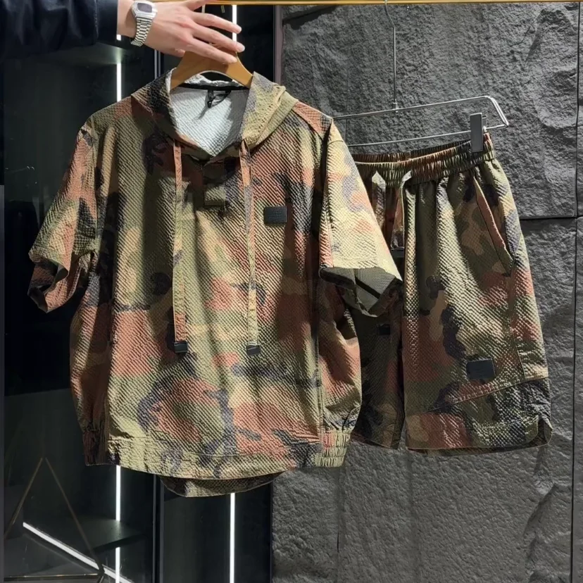 

Лето 2024, мужская повседневная свободная посадка, дышащая тонкая футболка, комплект, модная универсальная легкая молодежная спортивная одежда