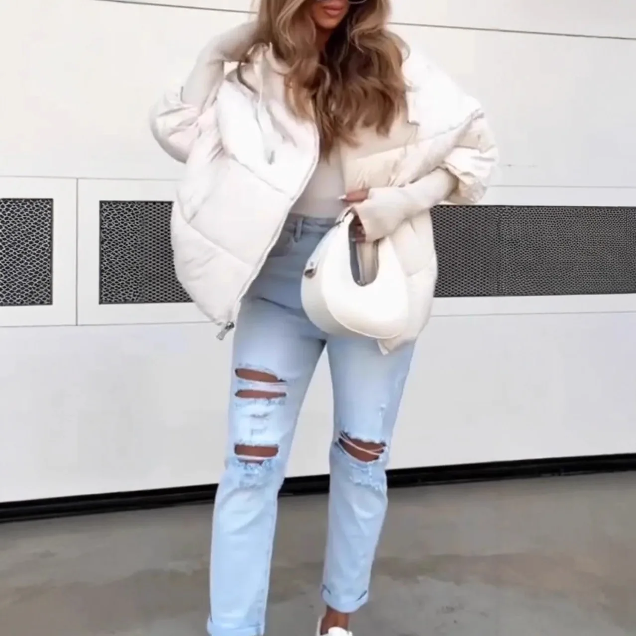 

2025 зимнее женское короткое пуховое хлопковое пальто с капюшоном, модная свободная теплая куртка, уличная женская одежда