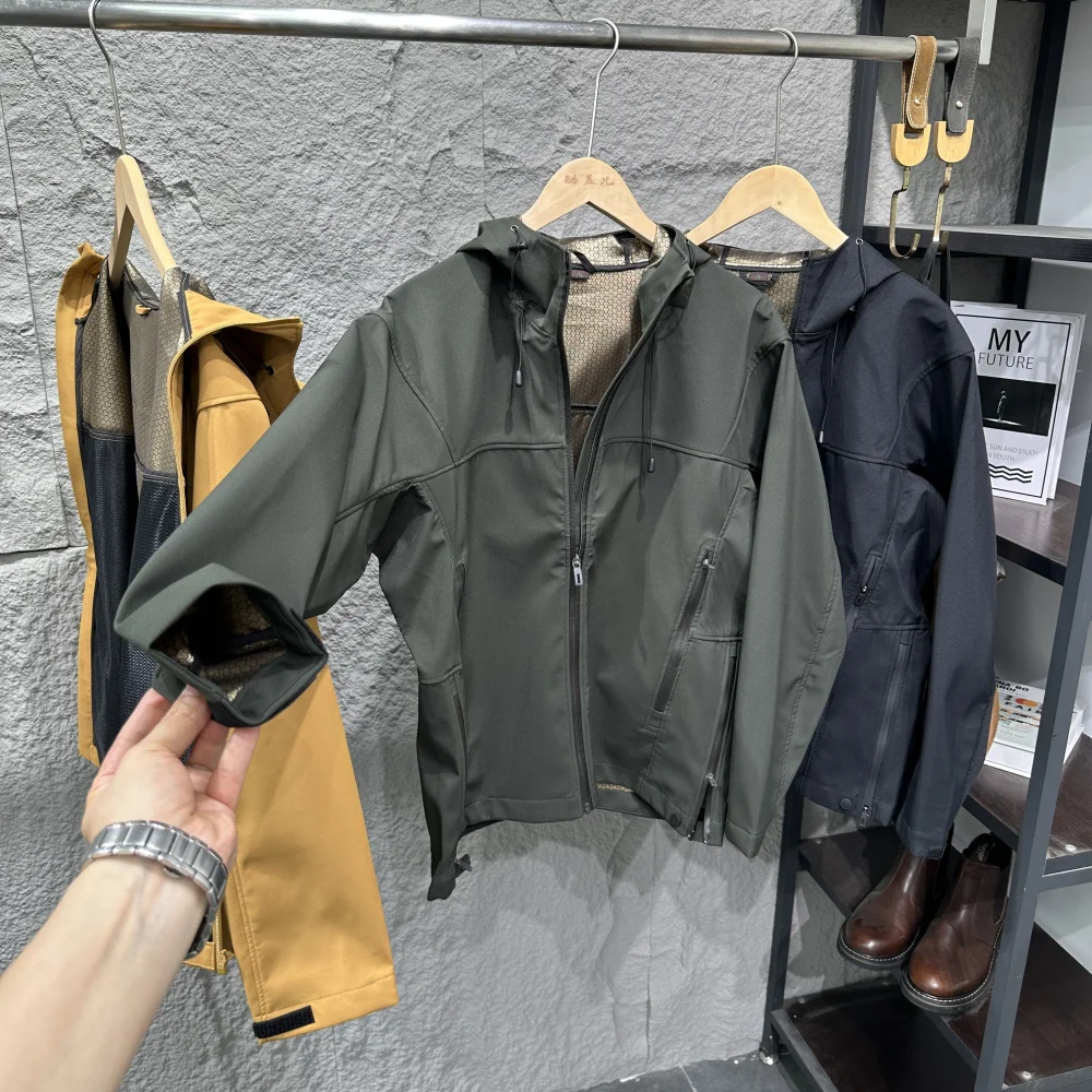 Outdoor Softshell Jacket 3D Tailoring Constant Temperature Men's Breathable Windproof Fleece Lined Hooded Zipper Closure Jacket