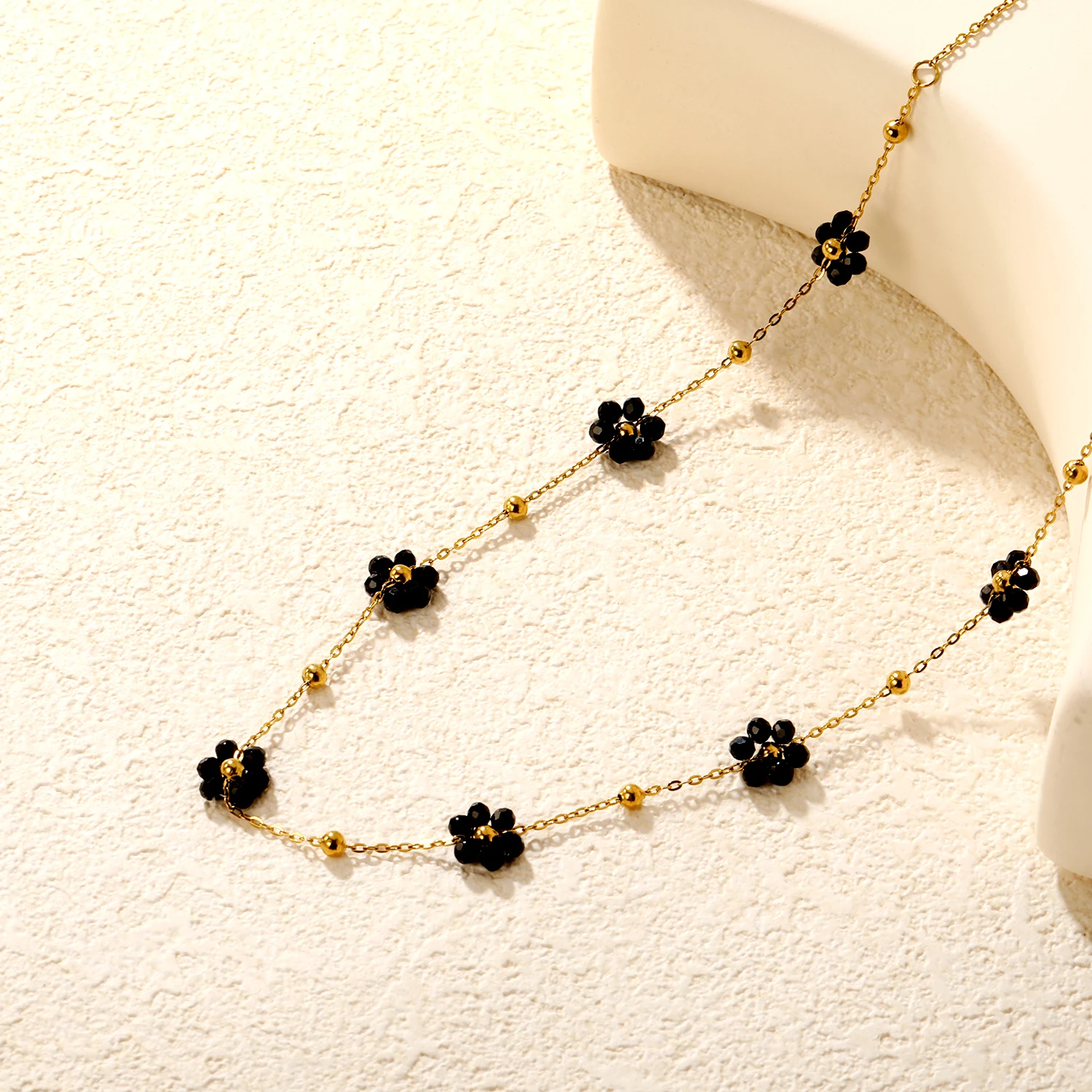 Böhmische Gänseblümchen-Halskette für Mädchen, Edelstahl-Schmuck, Süßer INS-Stil Zartes Alltags-Armband, Wasserfest und Vielseitig
