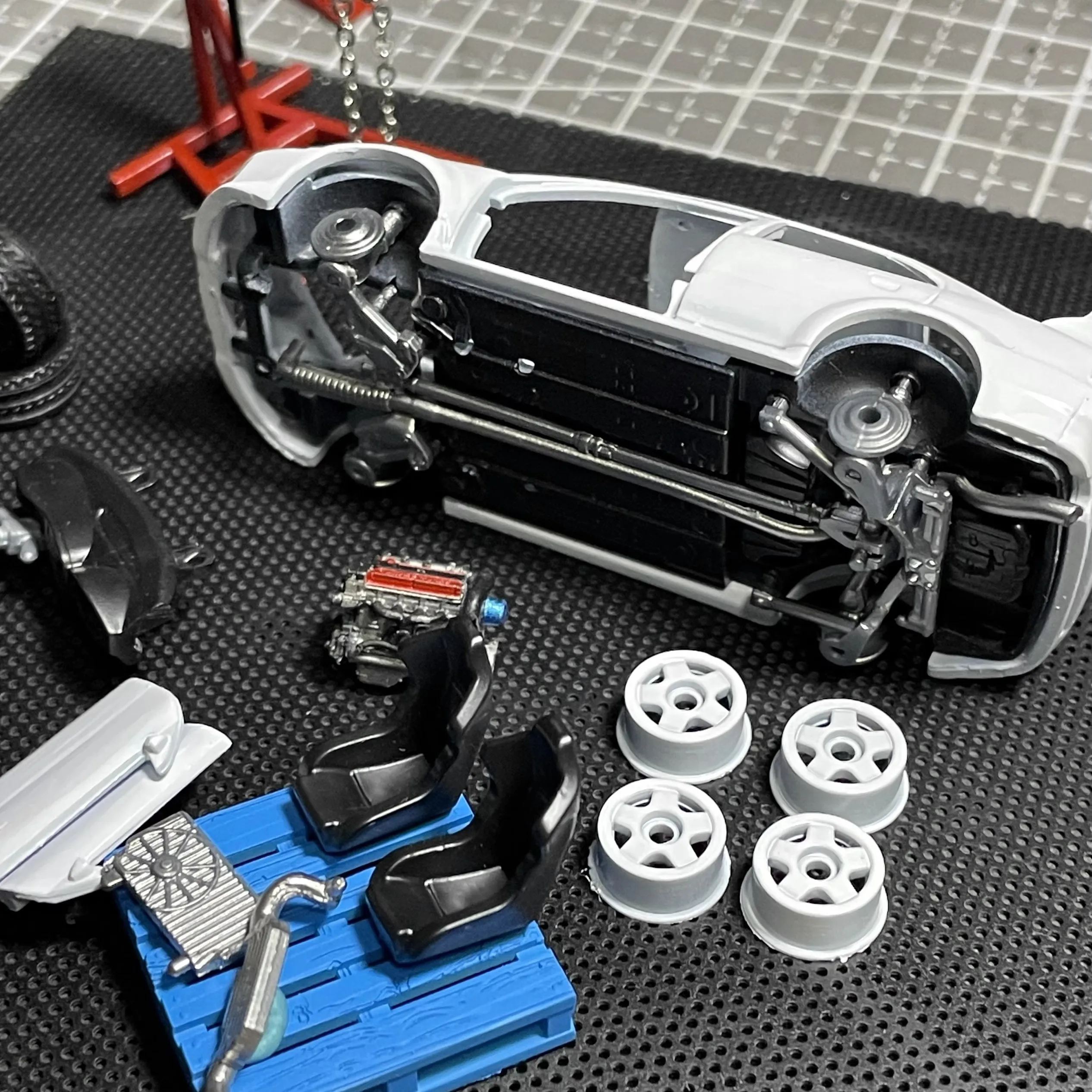 1:64 Mitsub EVO Repair Garage  Scene Diorama