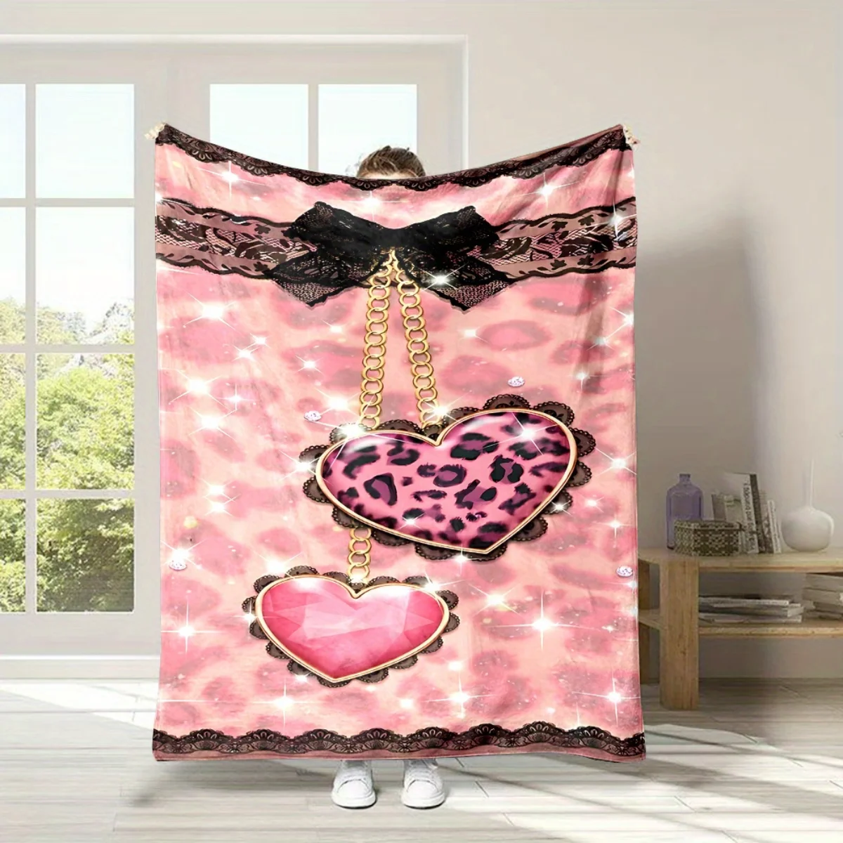 

Comfortable leopard print flannel blanket—soft and warm, perfect for home décor, bedding, camping, or travel, Christmas.