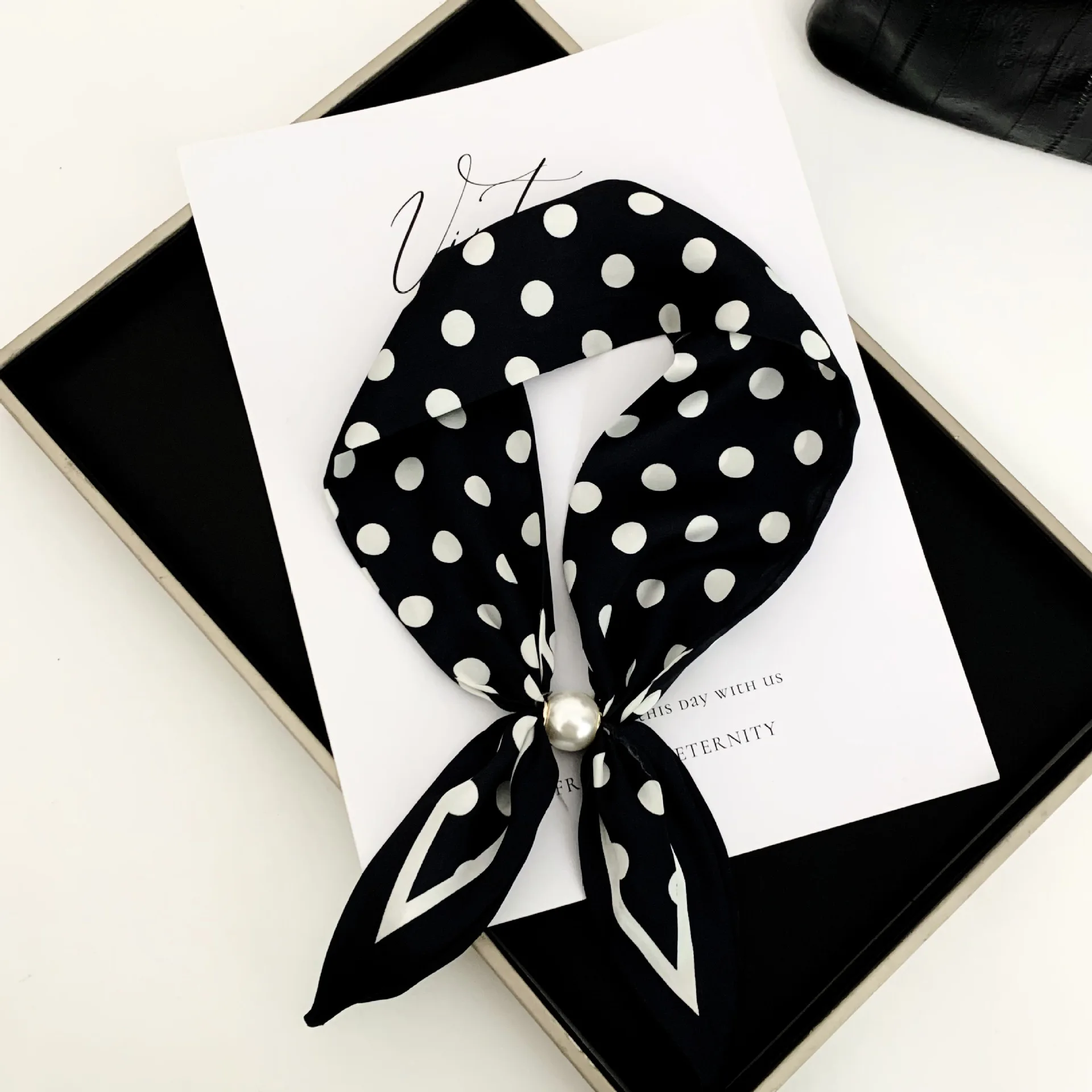 Cashew Flower zijden sjaal Moeiteloze sleutelbeenketting Nekwarmer met parelketting Sjaal met magnetische sluiting
