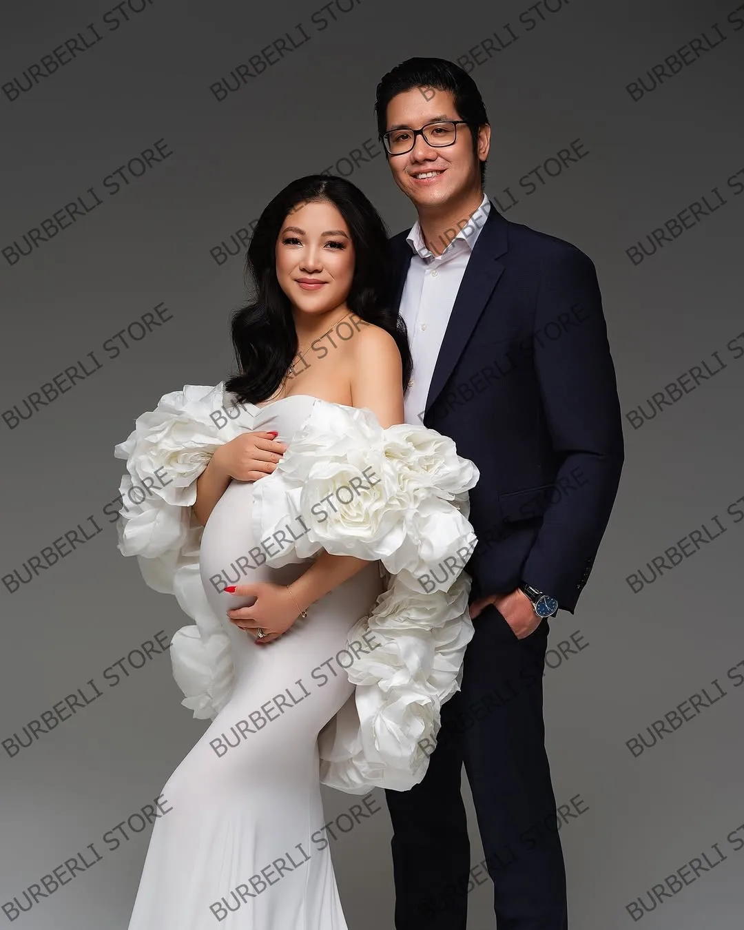 エレガントな花柄マタニティドレス 大きな花のディテール ストラップレス スパンデックス マーメイド 妊婦 ガウン 特別な日のドレス