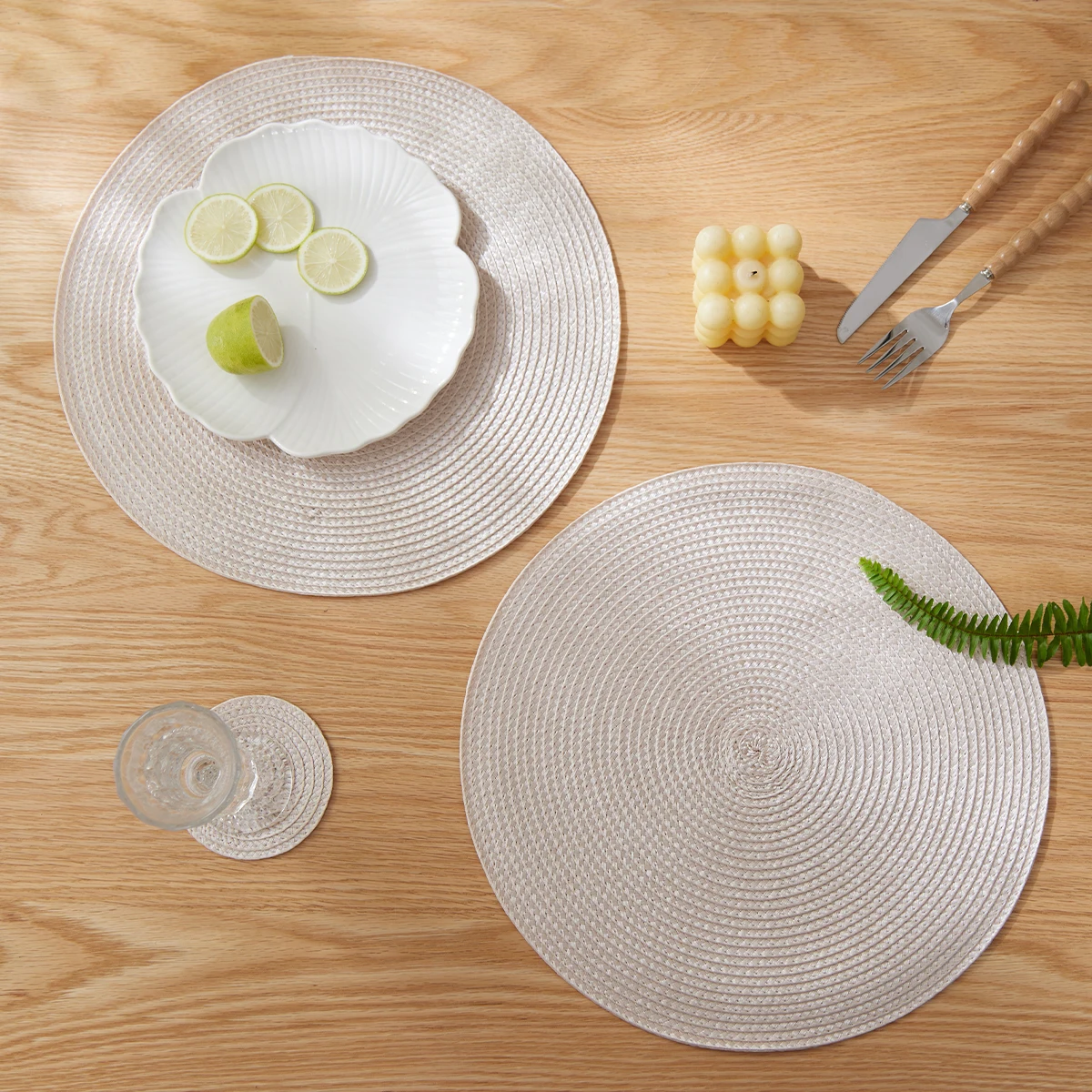 مجموعة من 12 مفارش مستديرة مضفرة 32 سنتيمتر مفارش طاولة لطاولات الطعام عيد الميلاد الهالوين المنسوجة قابل للغسل عدم الانزلاق مكان الحصير