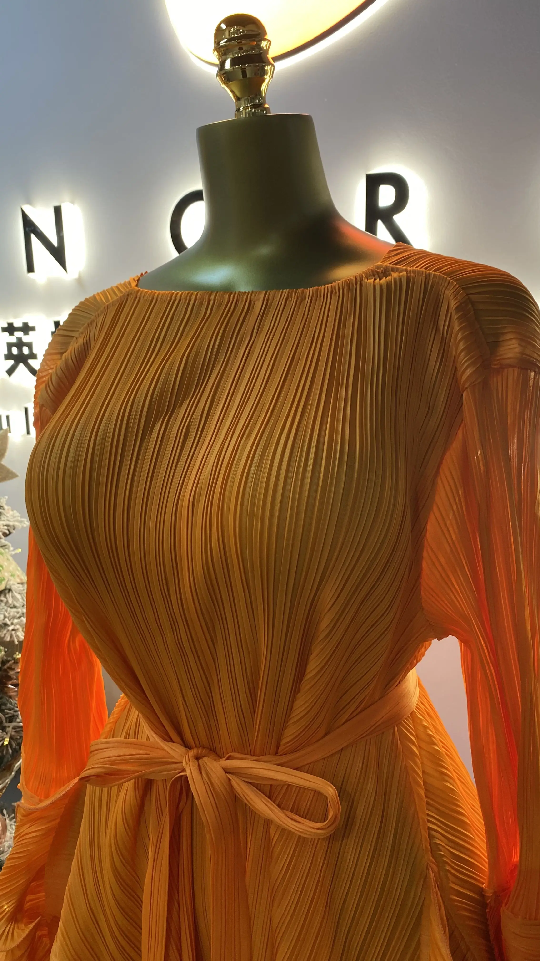 فستان نسائي عالي الجودة بأكمام بتلات مطوية مع سترة وحزام وطية صدر السترة، فستان طويل بمقاس كبير-GZXX038