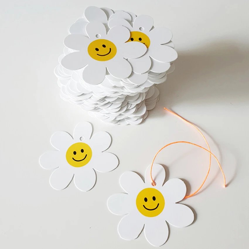 Daisy Flower Paper Tags para Vestuário, Sapatos Pendurar Tags, DIY Craft, Handmade Gift Tag Labels, Gift Box Bags, Packing Decor Acessórios, 100pcs