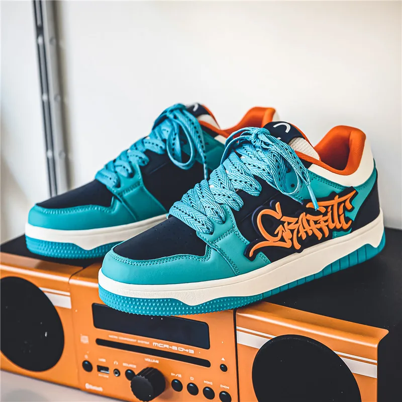 

Trendy Graffiti Low Top Sneakers for Men Casual Street Style Platform Shoes Blue Outdoor Hiking Shoes Zapatillas De Hombre