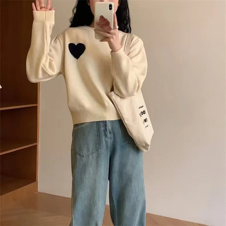 Autumn and Winter Korean Version Embroidered Love Heart Long-sleeved Knitted Sweater Women\'s Round Neck Versatile Top