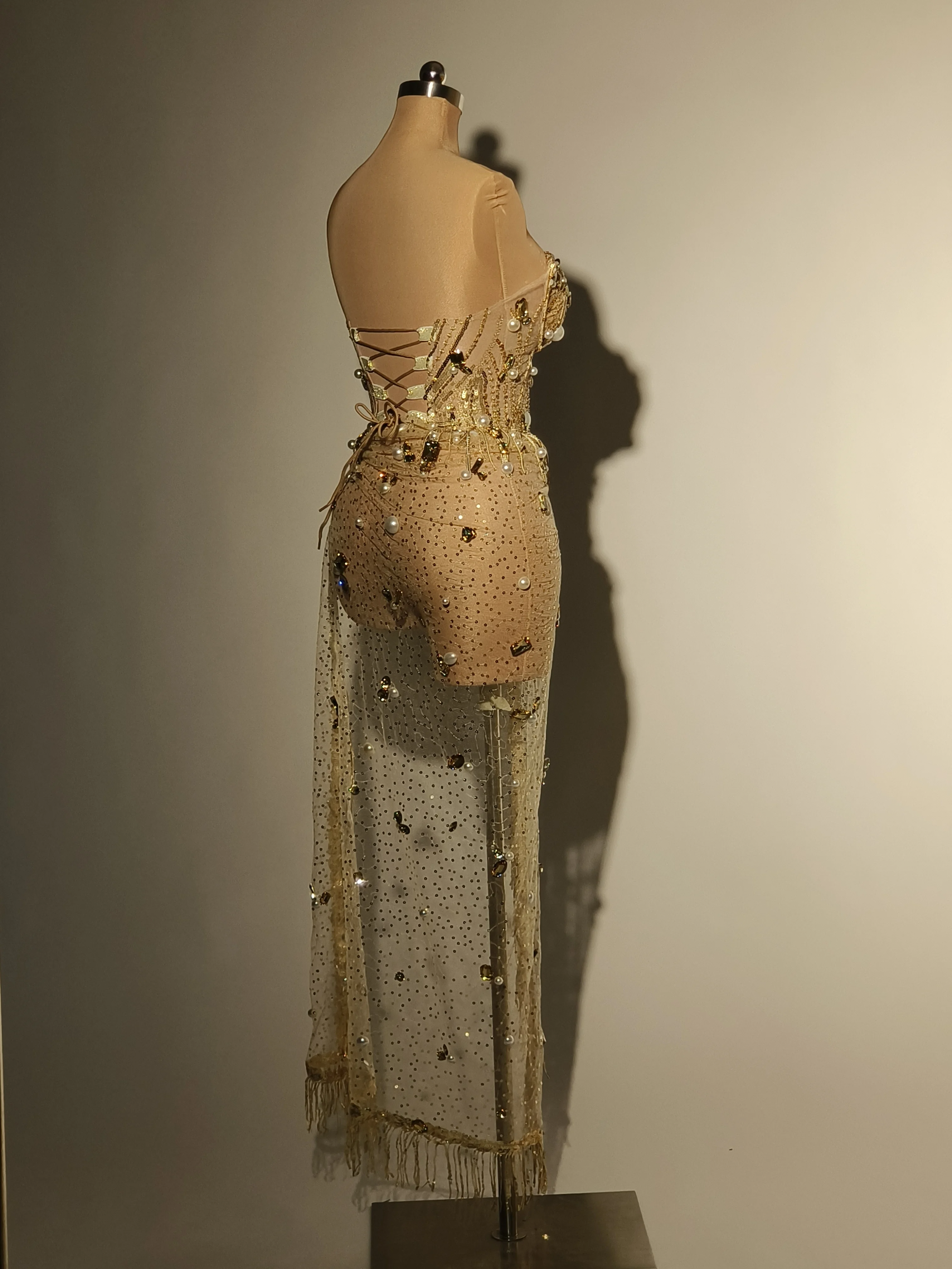 Robe en dentelle transparente à manches courtes avec pompons personnalisés, maille, haute élasticité, paillettes, sexy, robe de soirée serrée, robe de performance sur scène, nouveau