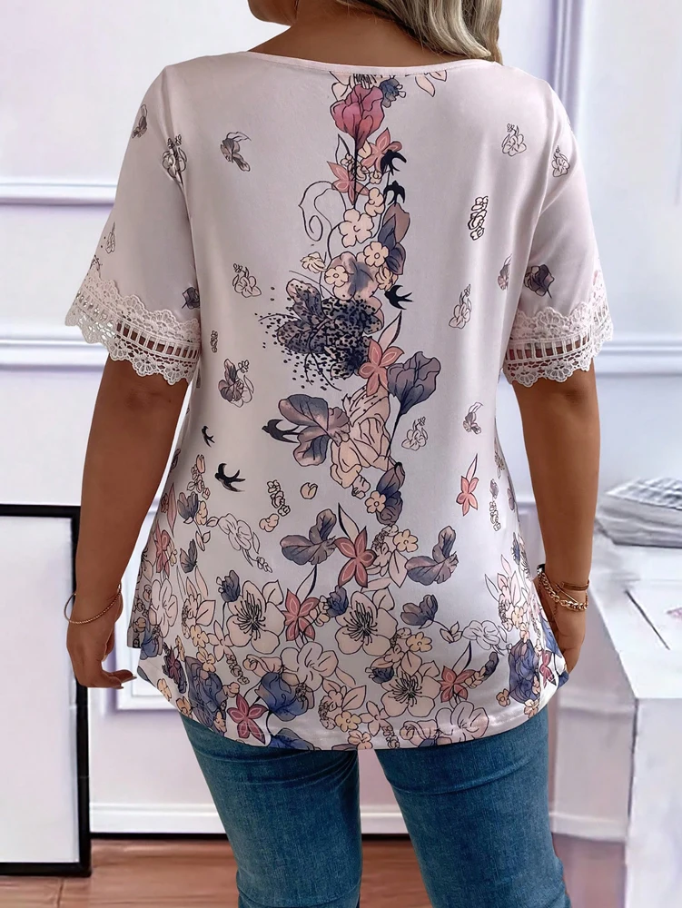 Damska koszulka Plus Size z głębokim dekoltem w serek, koronkowymi wstawkami, basic, codzienna, do pracy, do domu i biura.