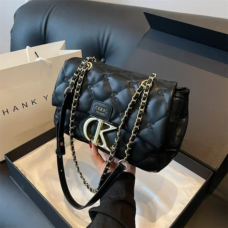 

2025 Women's Chic Diamond Pattern Crossbody Bag Trendy Chain Niche Letter Detail Stylish Versatile