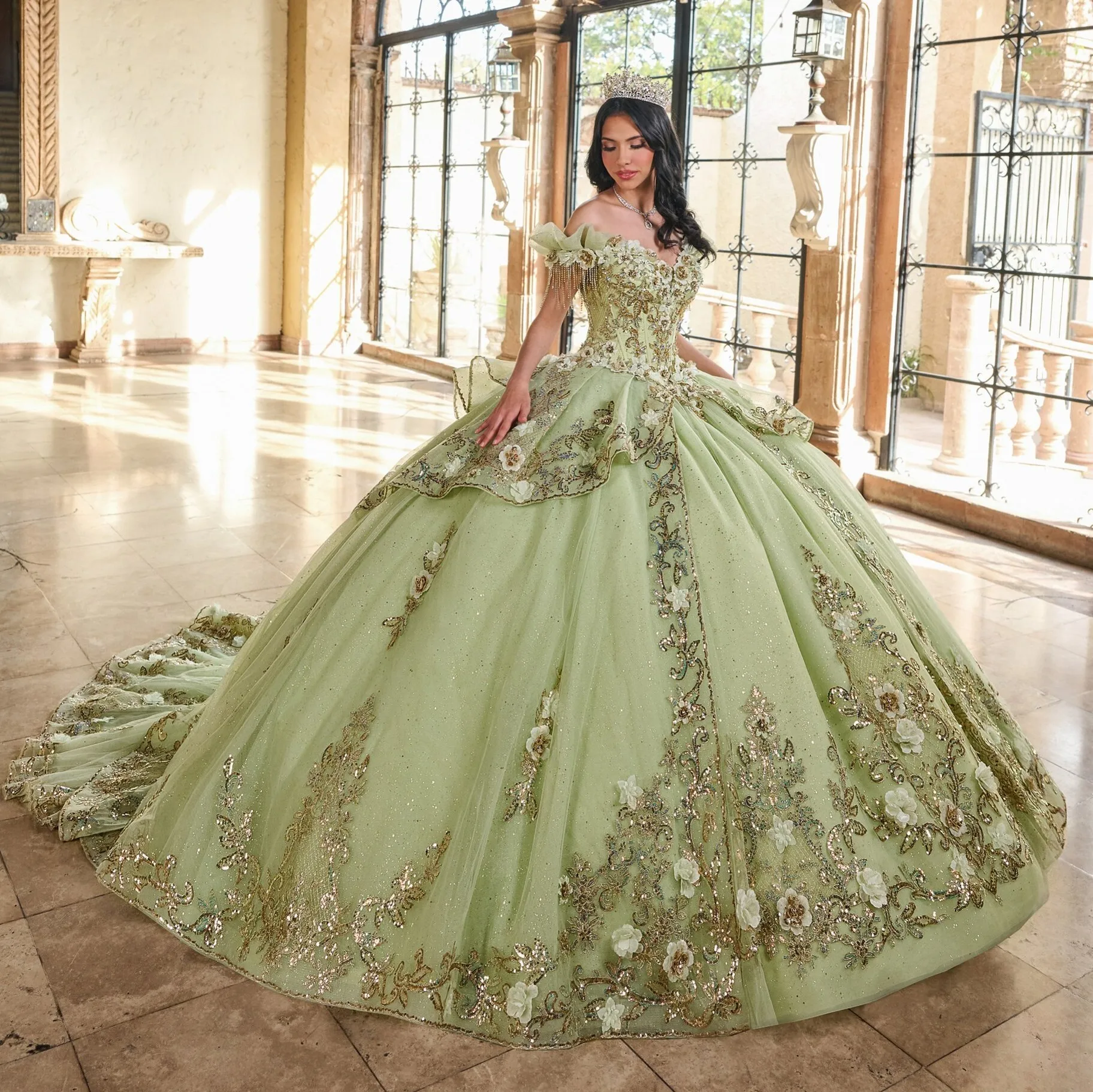 

Бальное платье из бисера Платья Quinceanera Аппликации Пром платья с кисточками с открытыми плечами и вырезом из тюля Сладкое 15-ярусное маскарадное платье