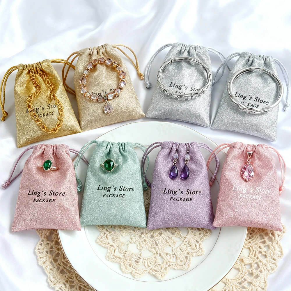 

50/100 шт., оптовая продажа, блестящая подарочная упаковка с логотипом, сумка на шнурке, свадебные сувениры, органайзер для конфет, шоколада, косметичка