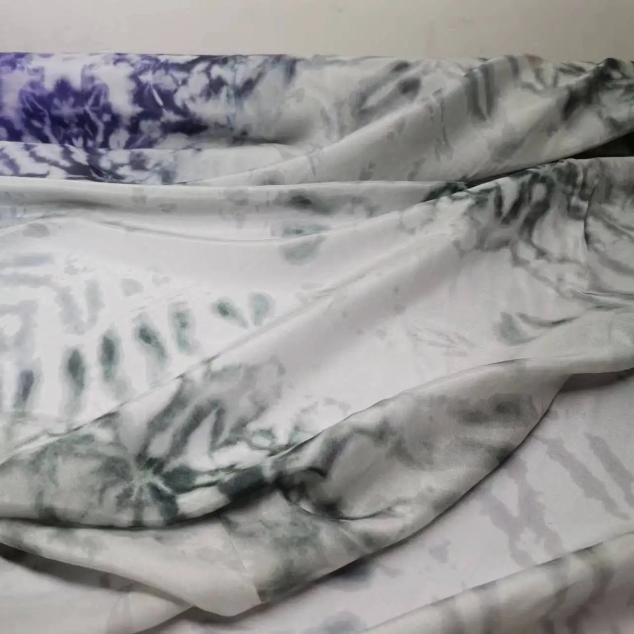 Ombre Mulberry Cotton Rayon Fabric 55‘’ width