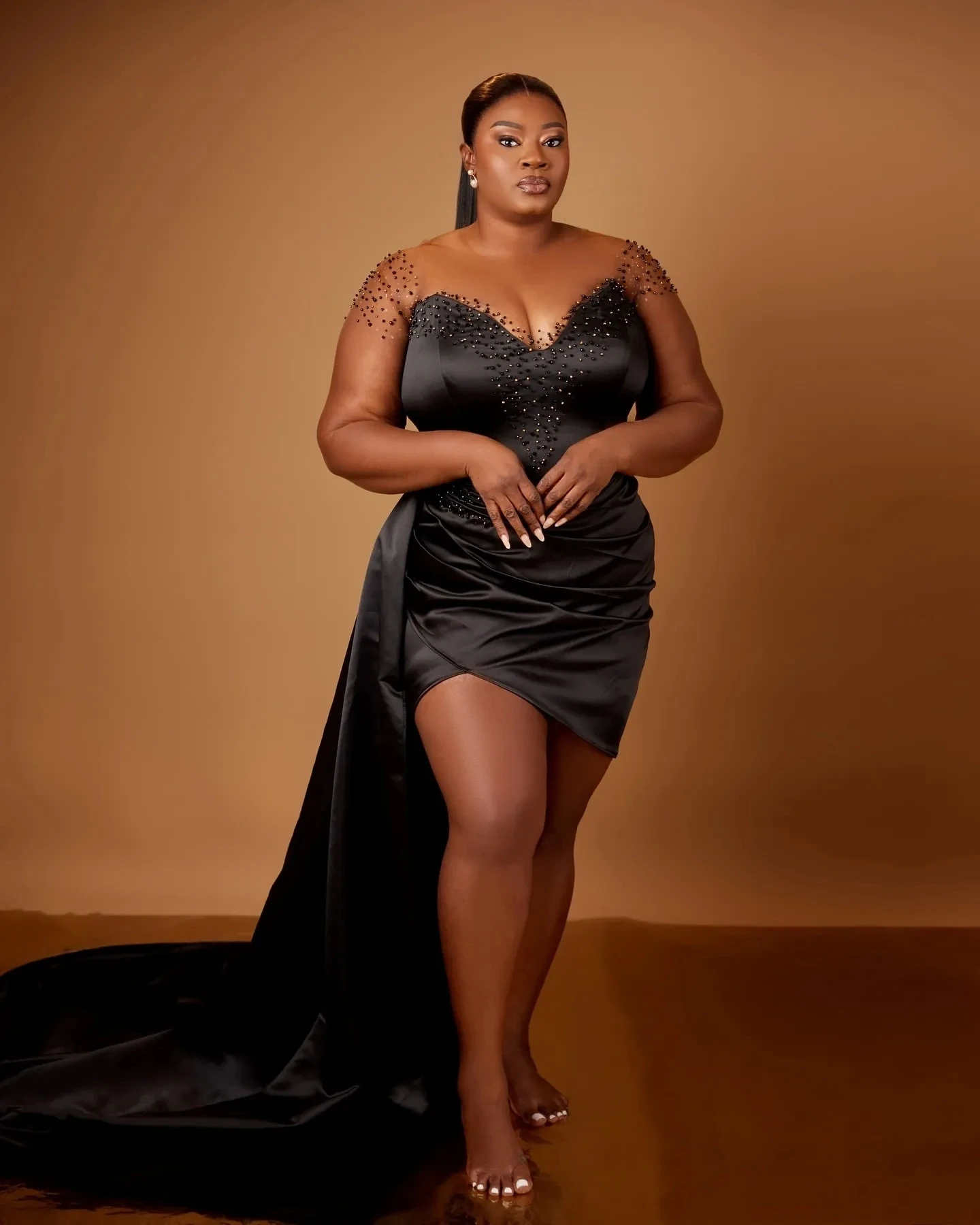 

Customized Sexy Short Black Plus Size Cocktail Party Dress Round Neck Crystal Bead Birthday Party Formal Occasion Evening Dress