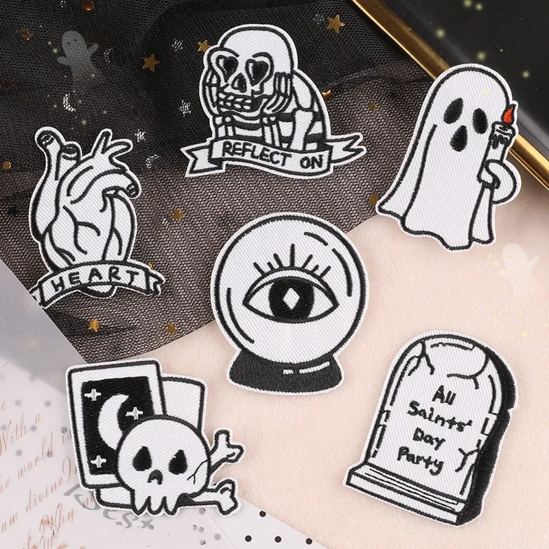 1pcs Mix new Skull Patches for Clothing Iron on Embroidered Sew Applique Cute Patch Fabric Badge Garment DIY Apparel Accessories